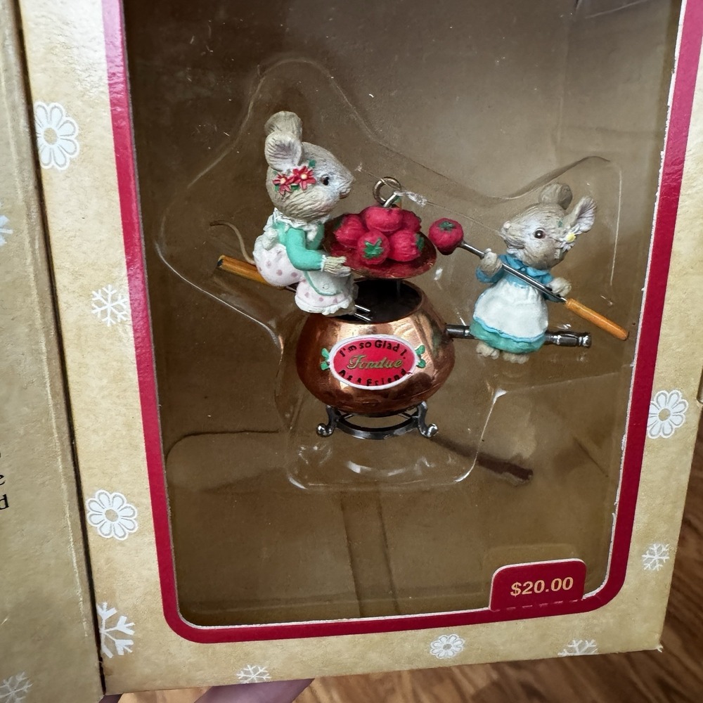 Enesco Treasury Masterpiece Christmas Ornament I'm So Glad I Fondue As A Friend